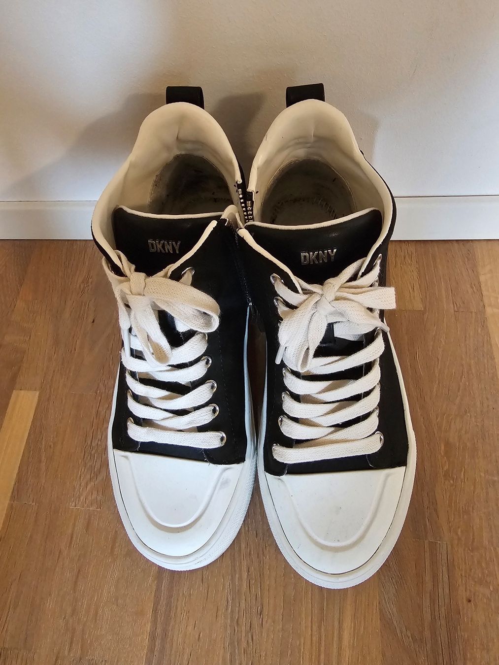 DKNY Scarpe da donna: SNEAKER DKNY – Usato da Thun venduto da surfbeach