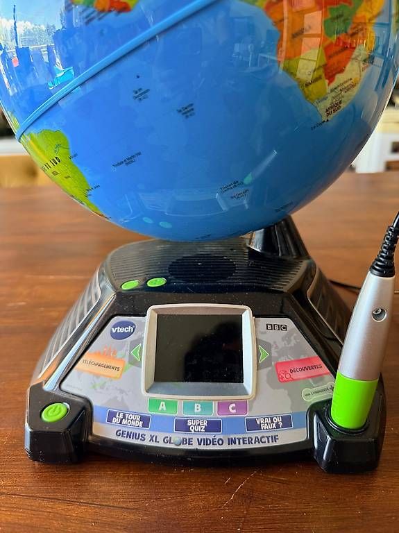 Sonstige Dekorationen & Accessoires: VTech Genius XL Globe Vidéo interactif – Gebraucht aus Versoix von Van75 1
