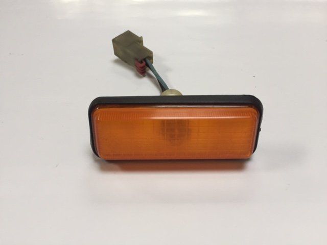 Lancia Tutti pezzi di ricambio auto: Lancia Delta HPE Seitenblinker – Usato da Wangen ZH venduto da Mertens