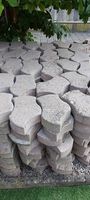 a. 20 m² Beton-Pflastersteine gratis abzugeben