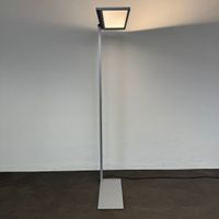 Regent Lightpad LED Stehleuchte für Einzeltisch rechts