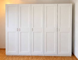 Beleuchteteter PAX - Länge: 250cm, Höhe: 200cm, Tiefe: 58cm