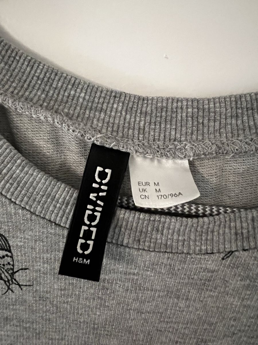H&M Maglioni & Felpe: Graues Sweatshirt mit Blumen- und Schmetterlingsmuster Gr.M – Usato da Winterthur venduto da mel_wy 1