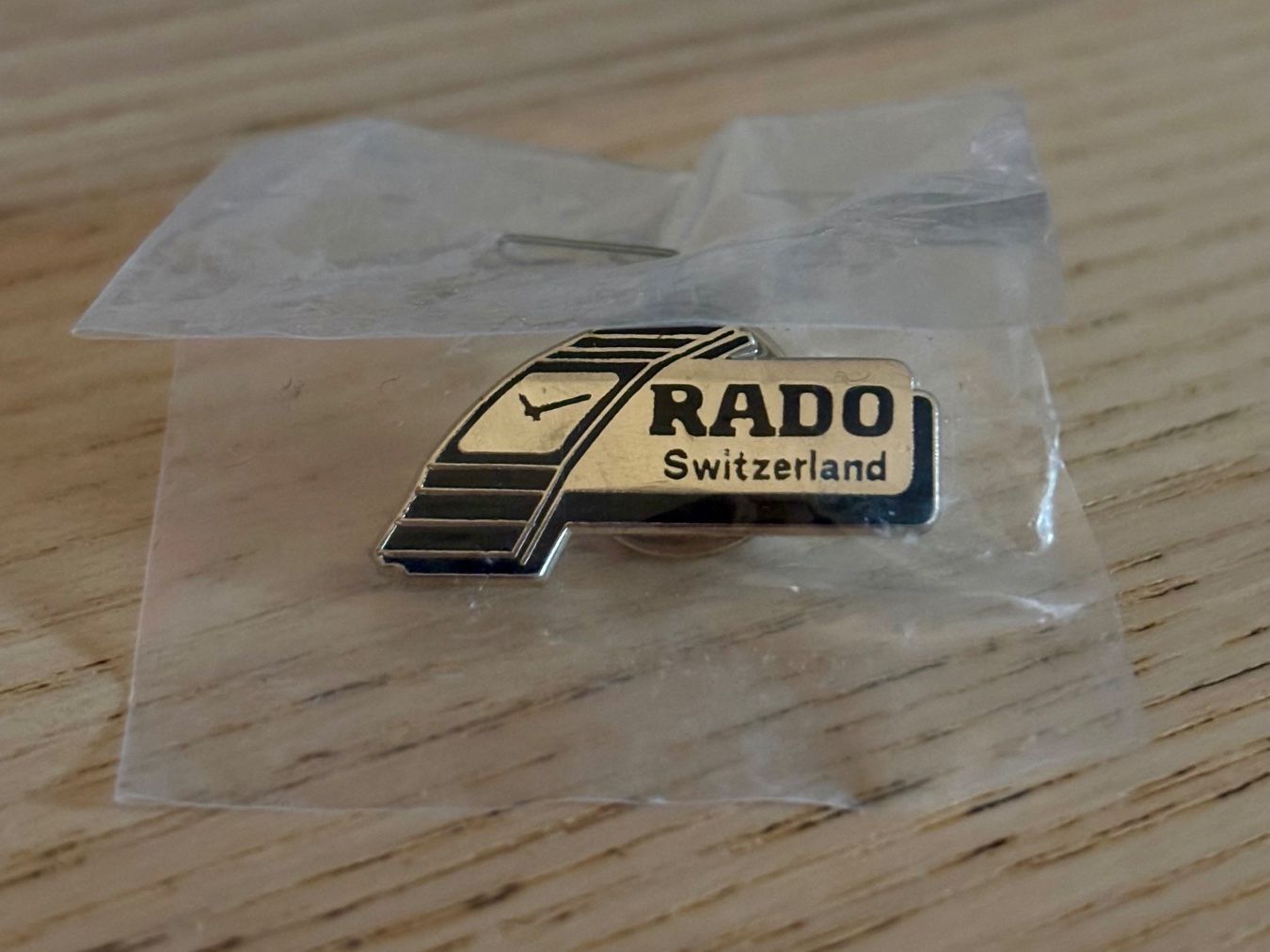 Rado Plaketten & Abzeichen: Rado Uhren Pin/Anstecker neu – Neu und originalverpackt aus Biel/Bienne von CutieCardCollector