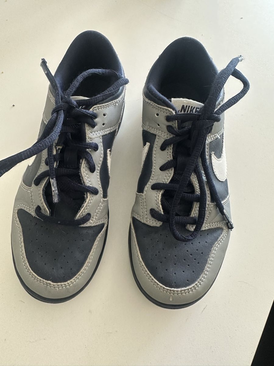 Nike Scarpe da uomo: Nike reflektierende Turnschuhe Gr 32 – Usato da Busswil venduto da billib 1