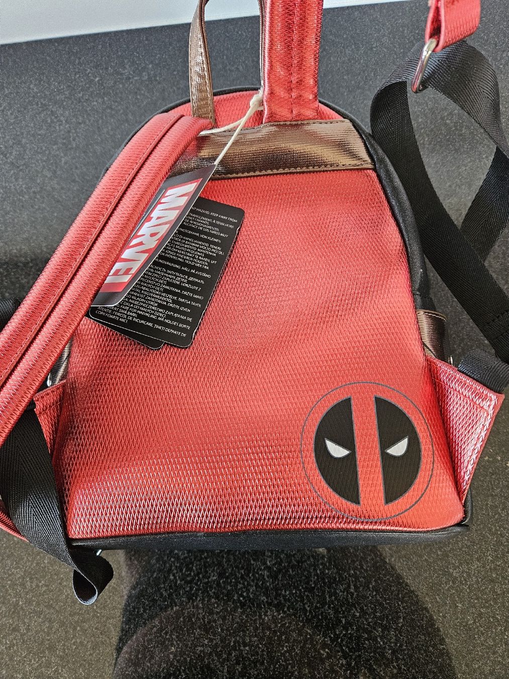 Loungefly Zaini: Loungefly Deadpool Marvel – neuf avec étiquette – Nuovo e nell'imballaggio originale da Morges venduto da Mlle_Croft_91 4