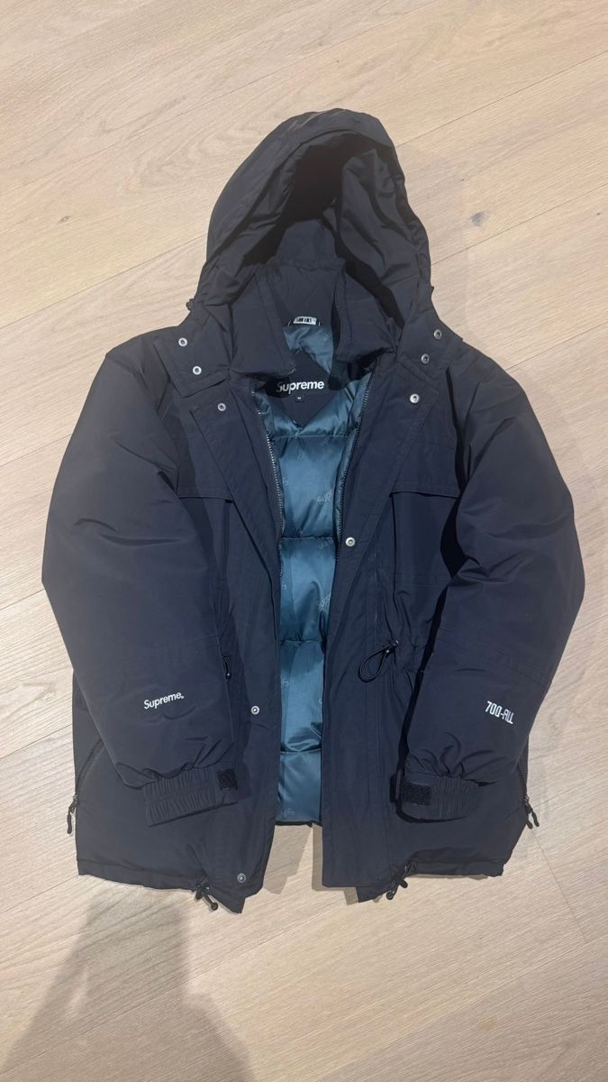 Supreme Giacche: Supreme 700-Fill Black Down Jacket, Grösse M – Usato da Wetzikon ZH venduto da Ivy2