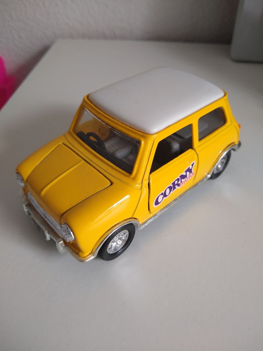 Veicoli per bambini: Yellow Mini Cooper Model Car Toy – Usato da Dübendorf venduto da rol_fm6d 1