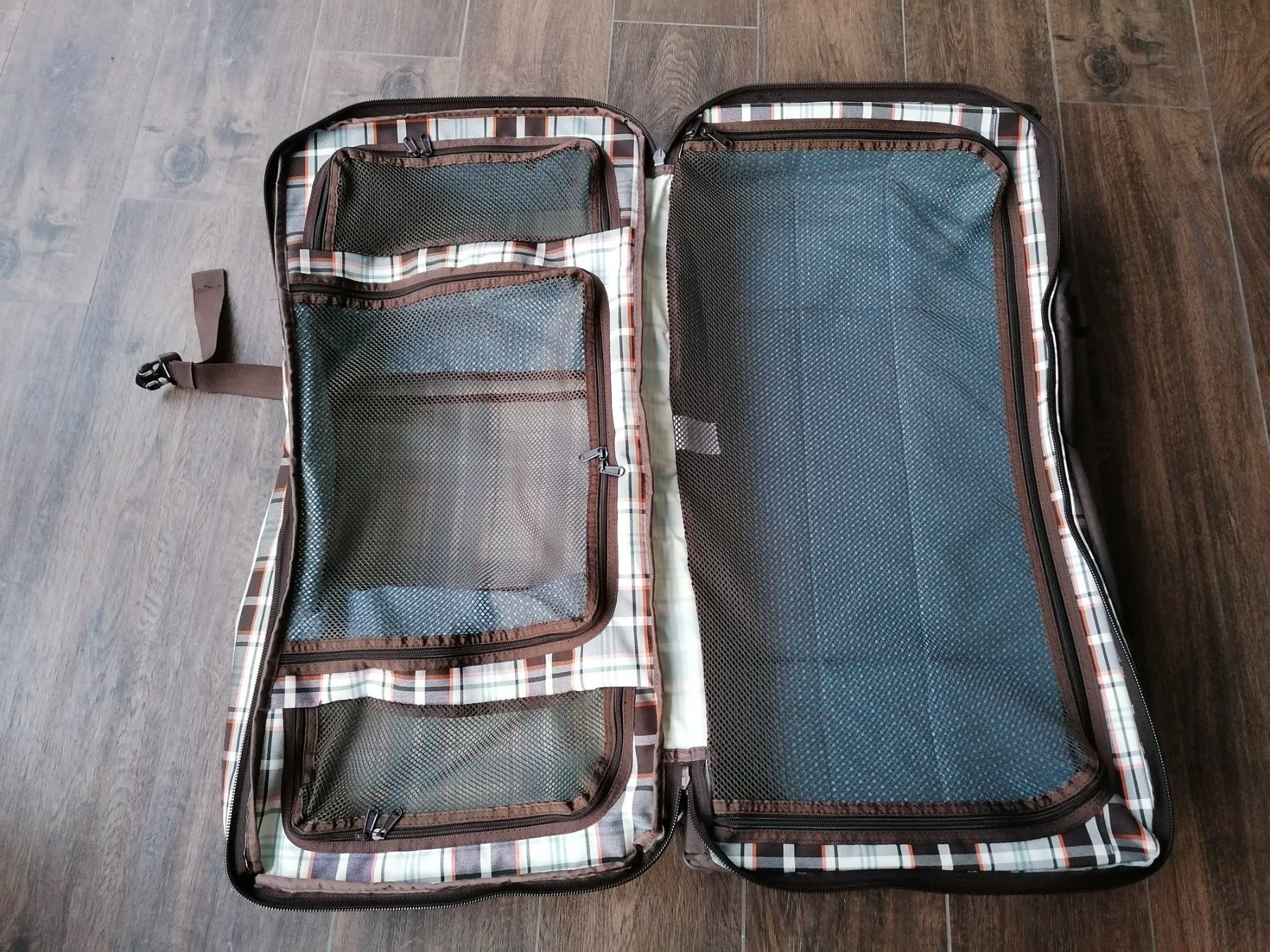Dakine Reisekoffer: Neuwertiger DAKINE SPLIT Rollkoffer, gross, 110l – Neu (gemäss Beschreibung) aus St. Margarethen TG von Mapy1 1