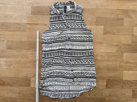 Spende MSF -  H&M - Bluse - Schwarz-Weiss-Ethnomuster -Gr 34