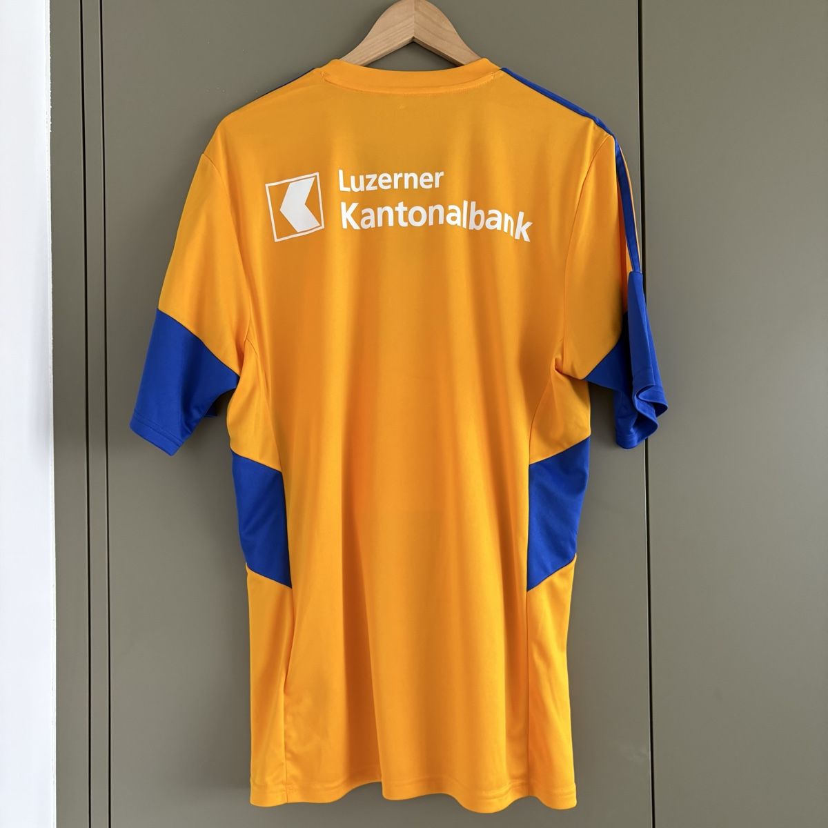 Adidas Leibchen & Hosen: Fc Luzern Trikot Adidas 2017/2018 – Gebraucht aus Winterthur von LaBodega 5