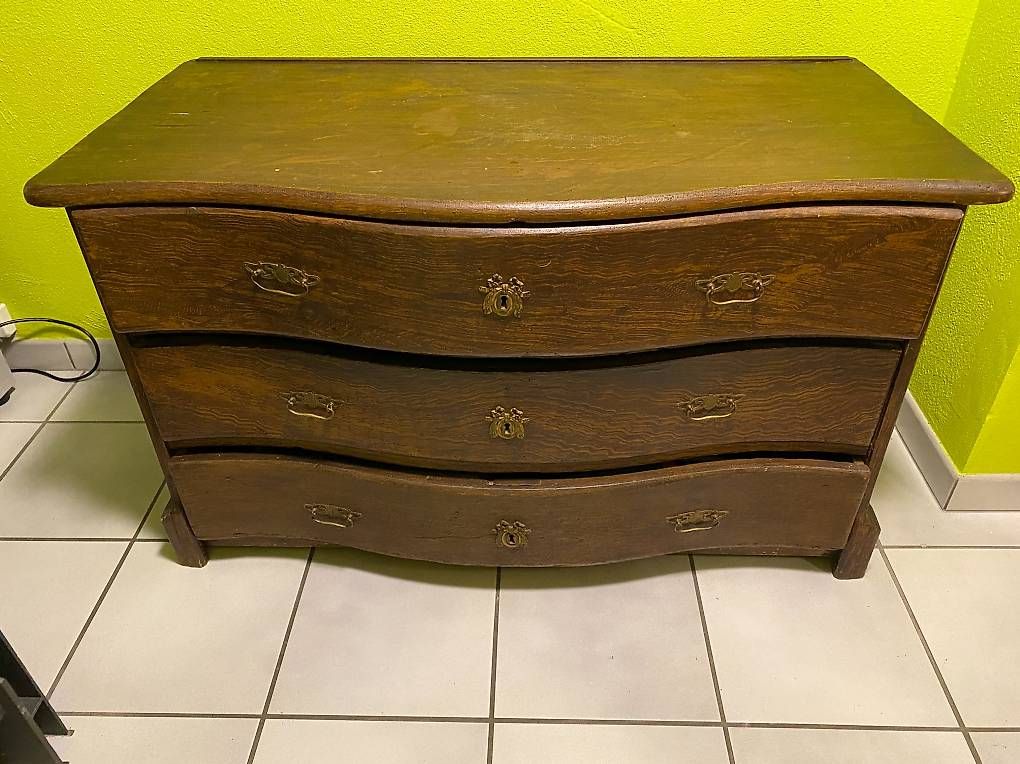 Cassettiere: Commode régence en noyer – Usato da St-Blaise venduto da cielouvert