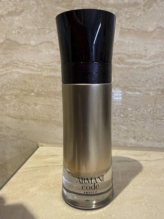 Armani Parfums & Eau de Toilette: Giorgio Armani Code absolu Parfum 60ml – D'occasion à Rothrist par hak_x8g2