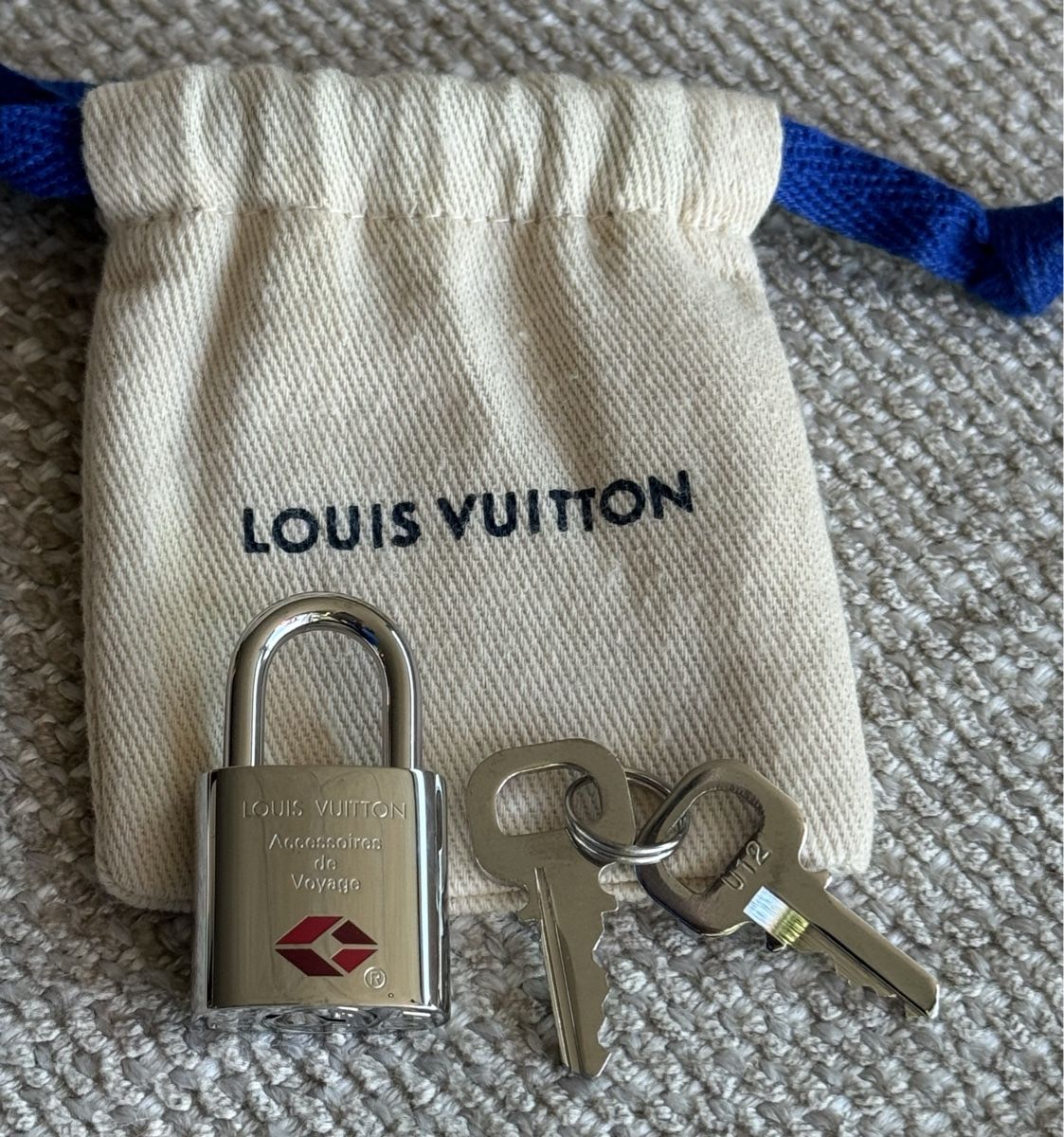 Lucchetti: Cadenas Louis Vuitton avec clés et dustbag – Nuovo e nell'imballaggio originale da Villars-sur-Glâne venduto da Sunshine-8 2