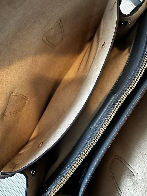 Borse da donna: MCM Milla Tote Medium grau UNGETRAGEN – Usato da Allschwil venduto da nic_6yf6 4