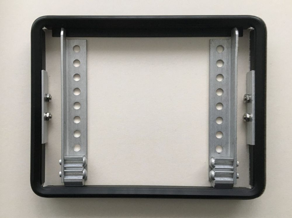 Tutti i ricambio per moto: Kennzeichenhalter aus Aluminium Schwarz – Nuovo e nell'imballaggio originale da Chur venduto da Bart88