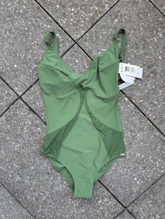Badeanzug Triumph grün Gr. 38 E neu mit Etikett