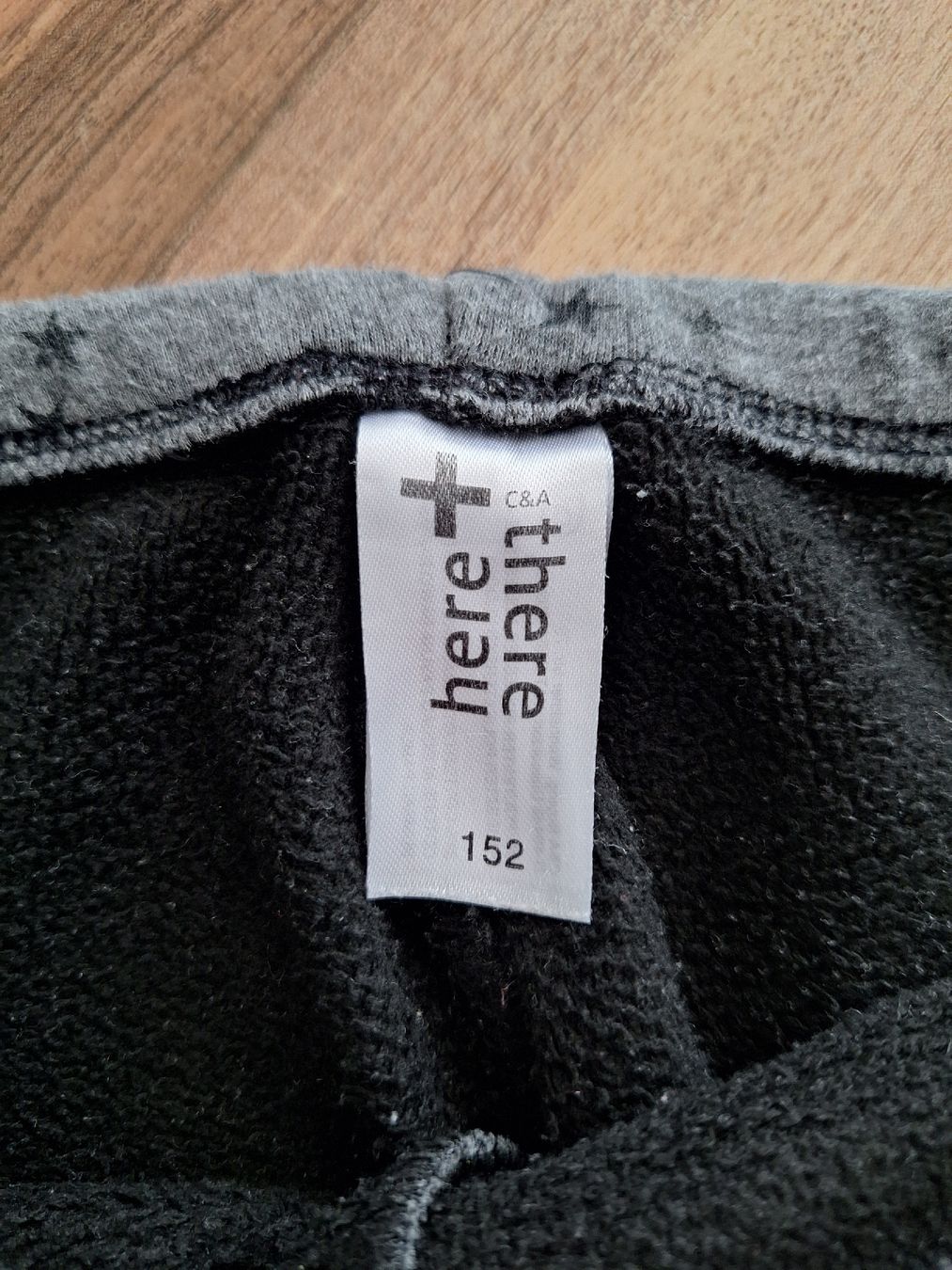 Lotti & Set di vestiti: Kleiderpaket 03 (5 Trainerhosen / Launchware) – Usato da Affeltrangen venduto da Salz-Pfeffer 4