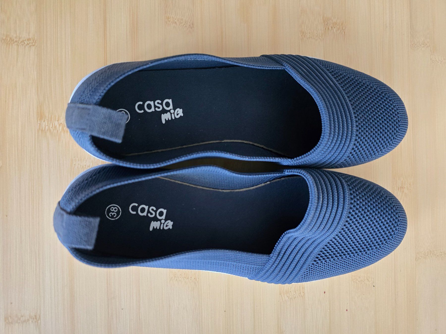 Scarpe da donna: Schuh Slipper Grösse 38 blau – Usato da Rorschacherberg venduto da Scharfeegge 1