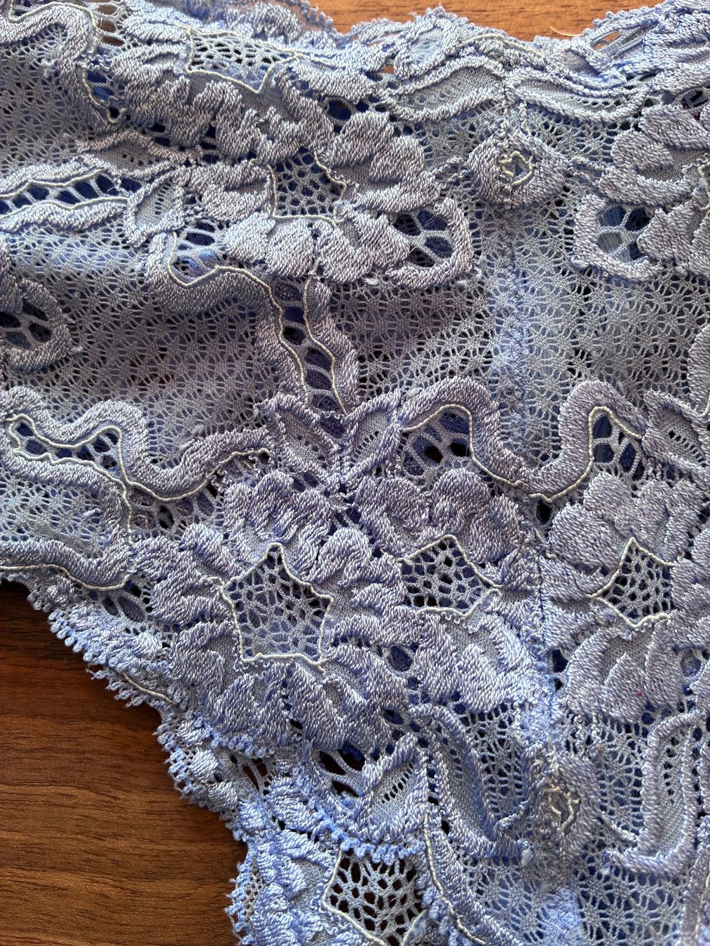 Altra biancheria intima: Hellblauer Tanga Spitzenslip von valisere – Usato da Alpnach Dorf venduto da marvo 5