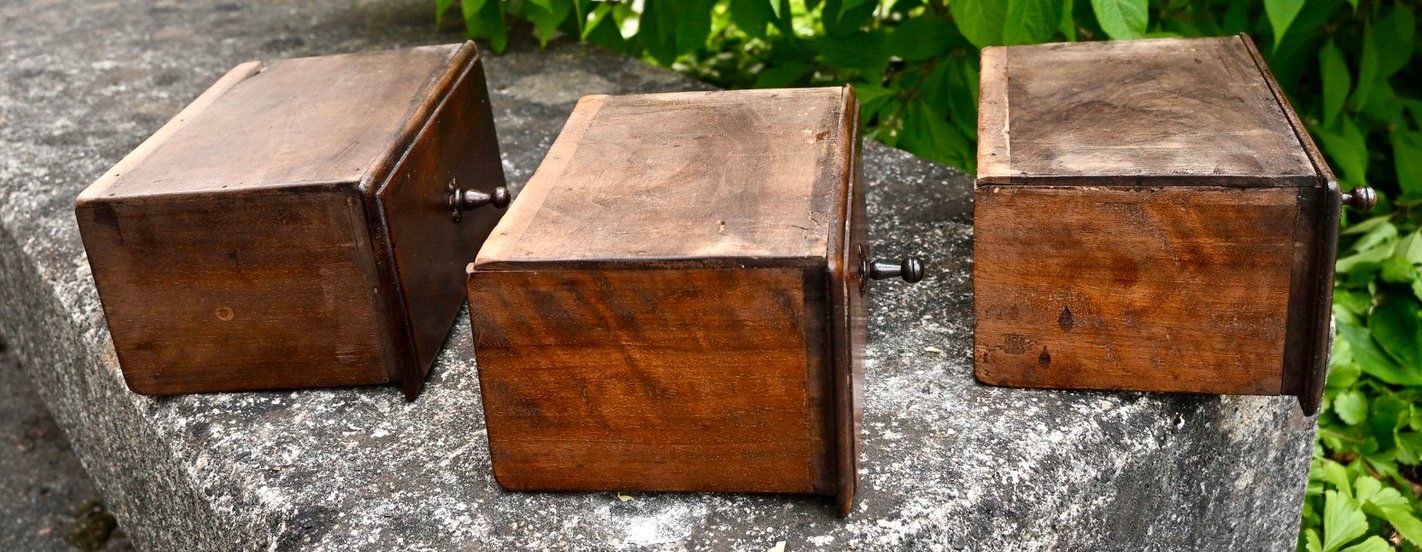 Caisses de transport: 3 handliche antike Apothekerschubladen ? qualitatives Holz – D'occasion à Pfaffhausen par mono_rec 7