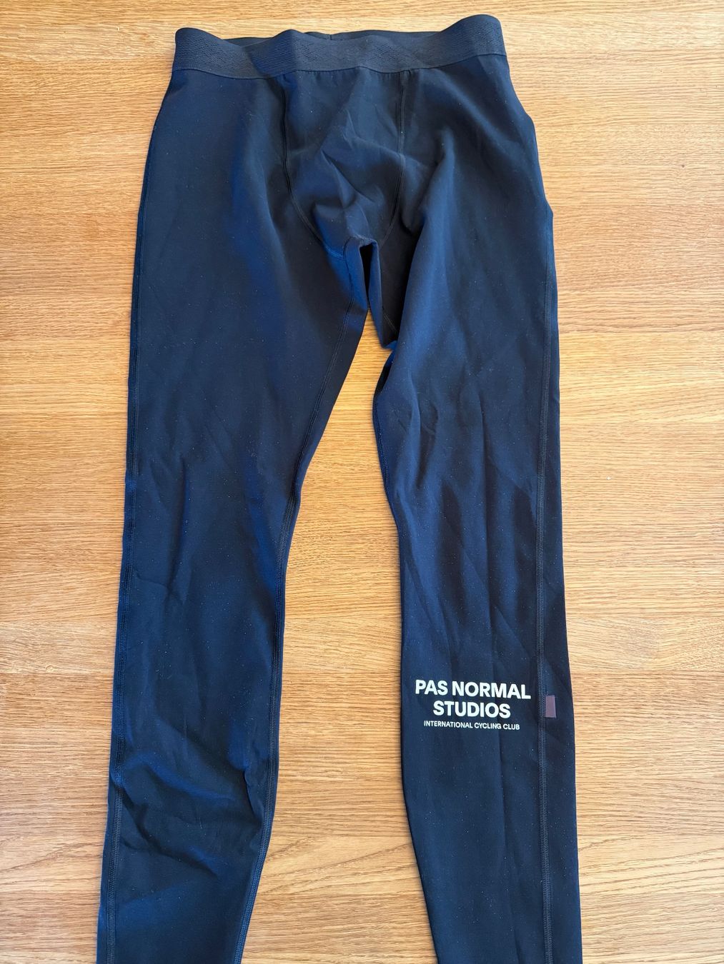 Pas Normal Studios Pantaloni: Pas Normal Studios Balance Tights Medium – Usato da Basel venduto da dani_m1982