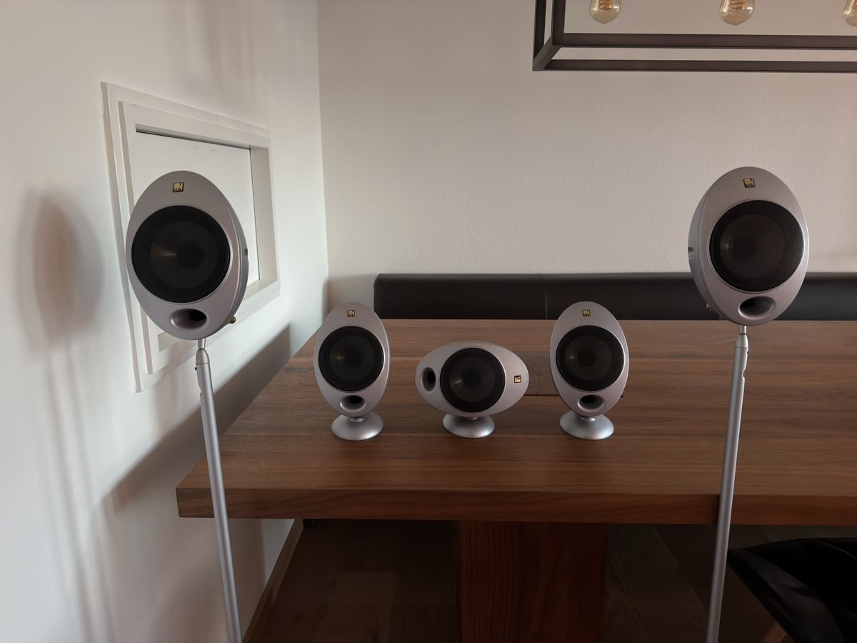 Kef Home Cinema: KEF Egg 5.1 Speaker System - Immaculate Sound Quality! – Usato da Flüh venduto da wil_v55c