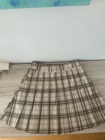 Brown pleated skirt