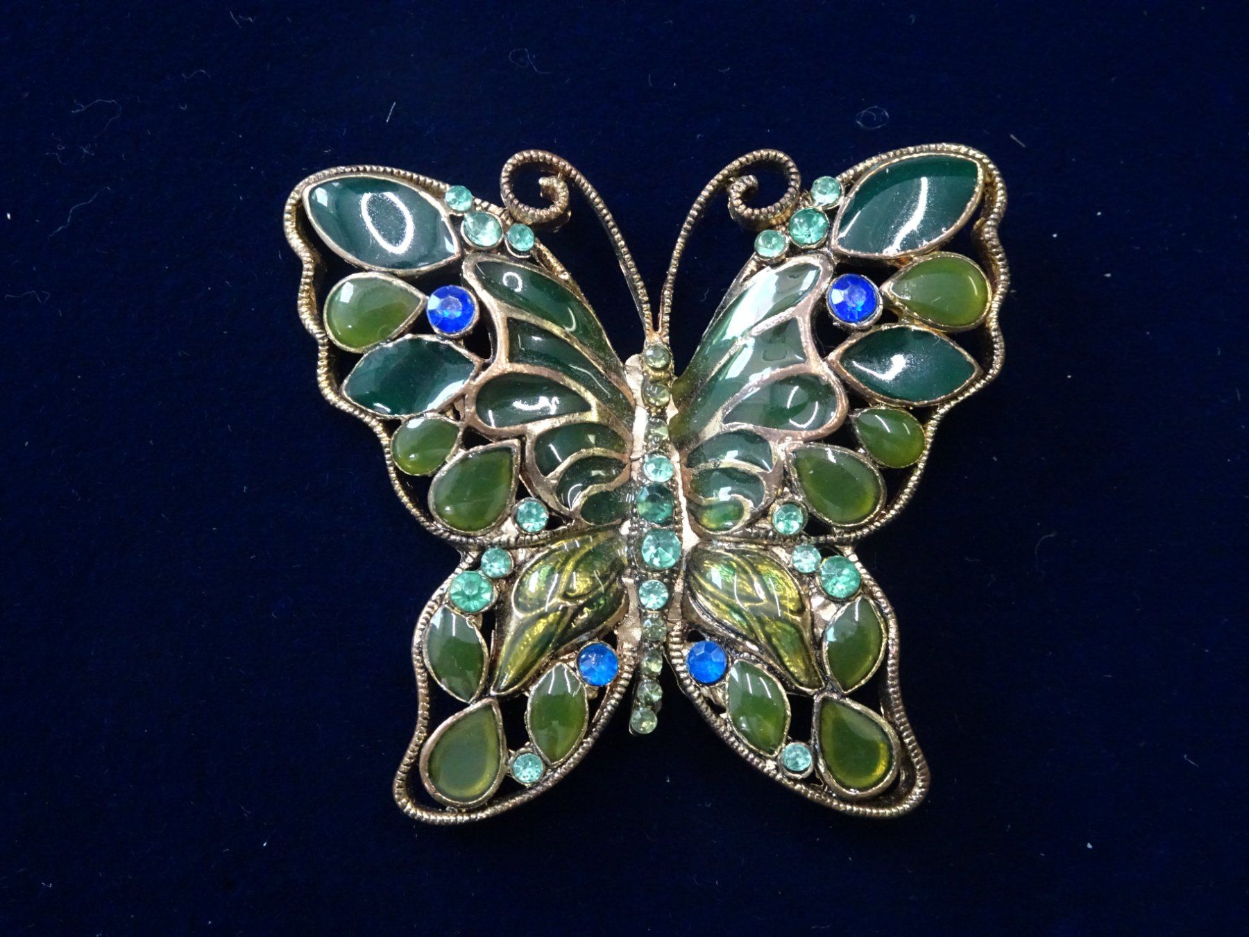 Spille & Fermagli: Brosche Schmetterling Monet Modeschmuck farbige Steine – Usato da Goldswil b. Interlaken venduto da troedlermarkt-goldsw