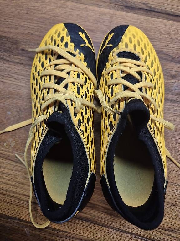 Puma Schuhe für Jungen: Original Puma Knaben Turnschue Grösse 35 – Gebraucht aus Koppigen von abu_5syv 2