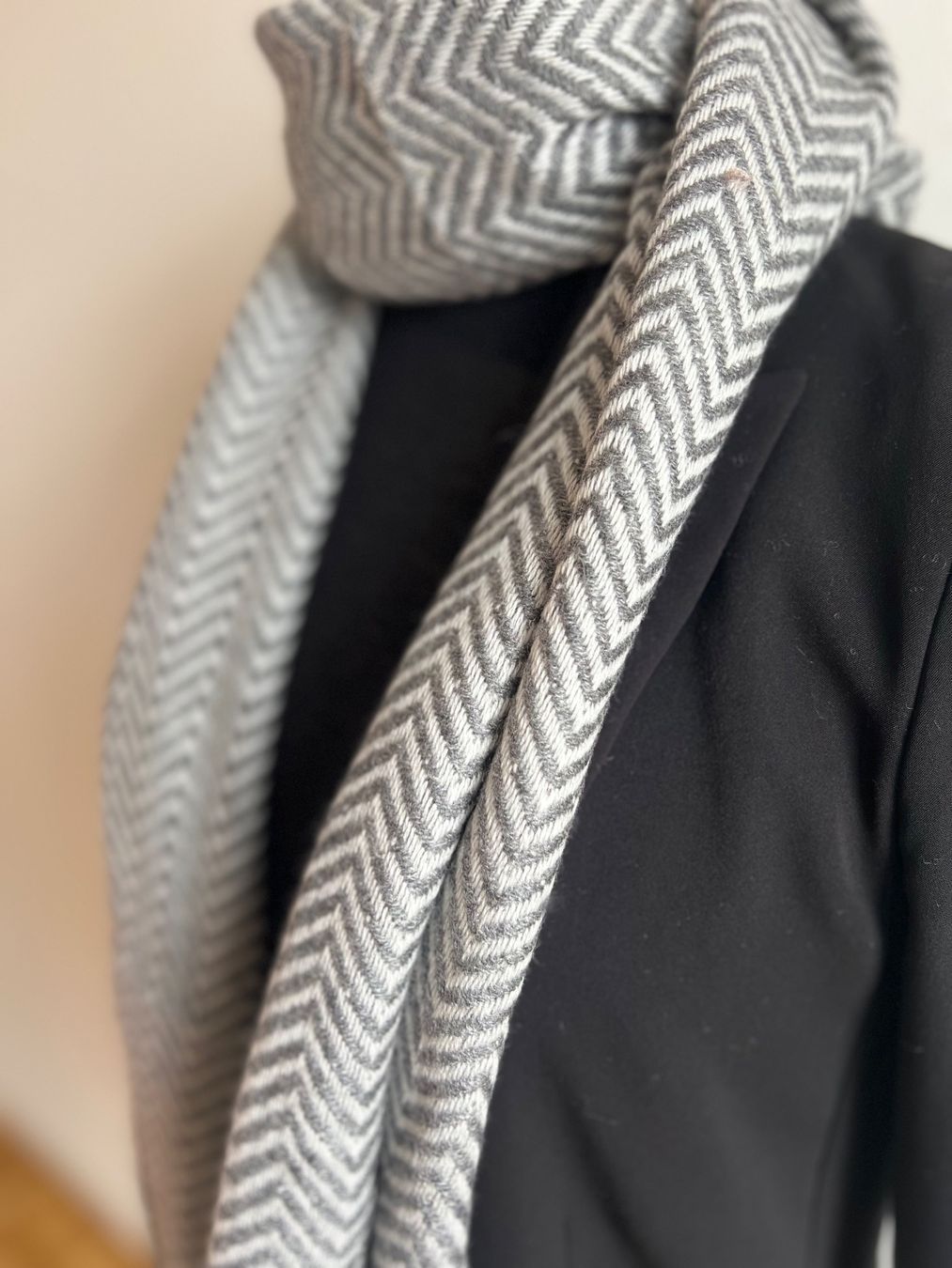 Foulards, Tücher & Schals: Écharpe douce chaude hiver 100% cachemire gris anthracite – Neu und originalverpackt aus Coffrane von Luxary_16 1