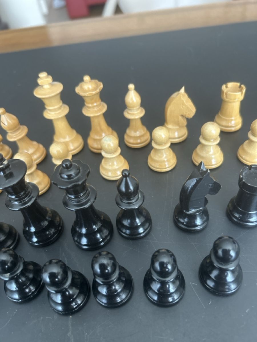 Spiele: Ältere Schachfiguren aus Holz – Gebraucht aus Zumikon von tuna007 2