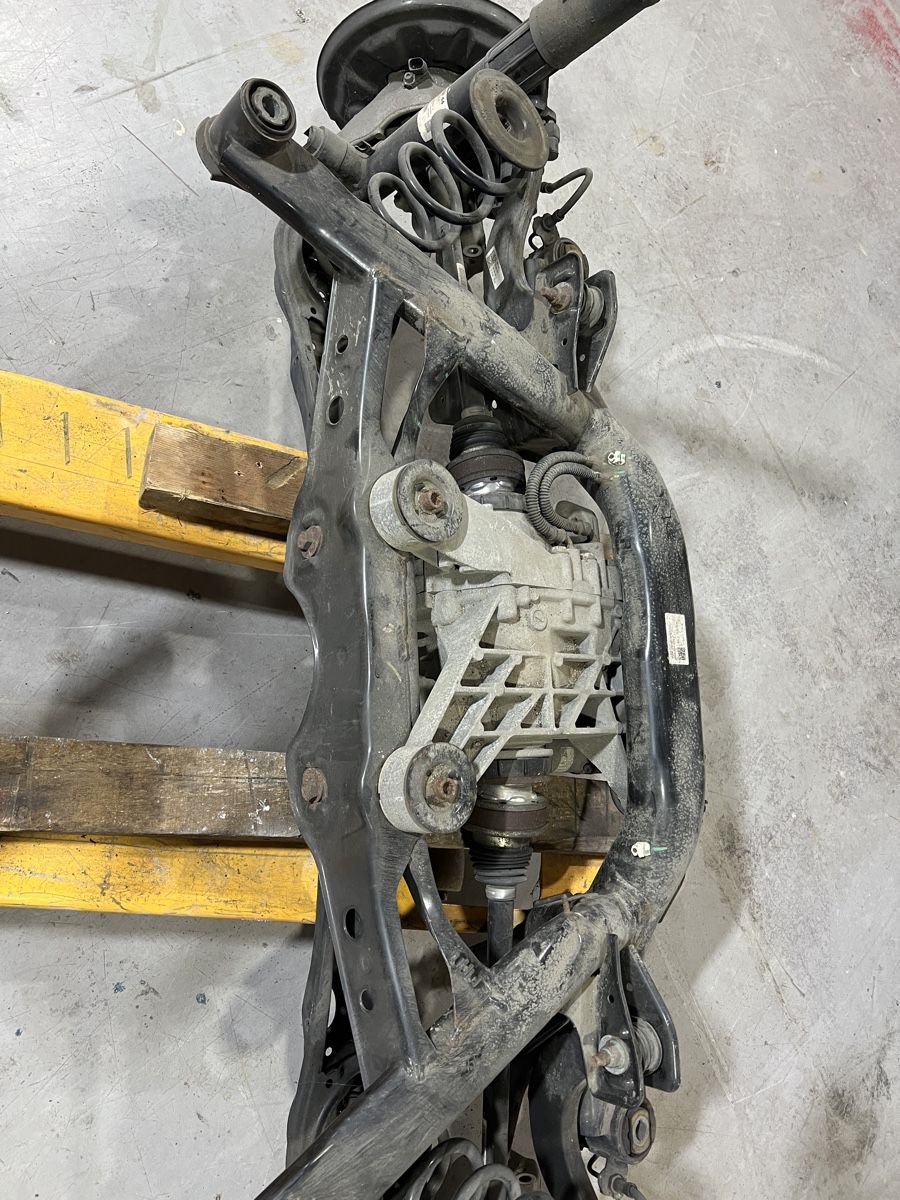 VW Tutti pezzi di ricambio auto: VW T-Roc Hinterachse Verteilergetriebe mit Differenzial – Usato da Dietikon venduto da burak_taci 4