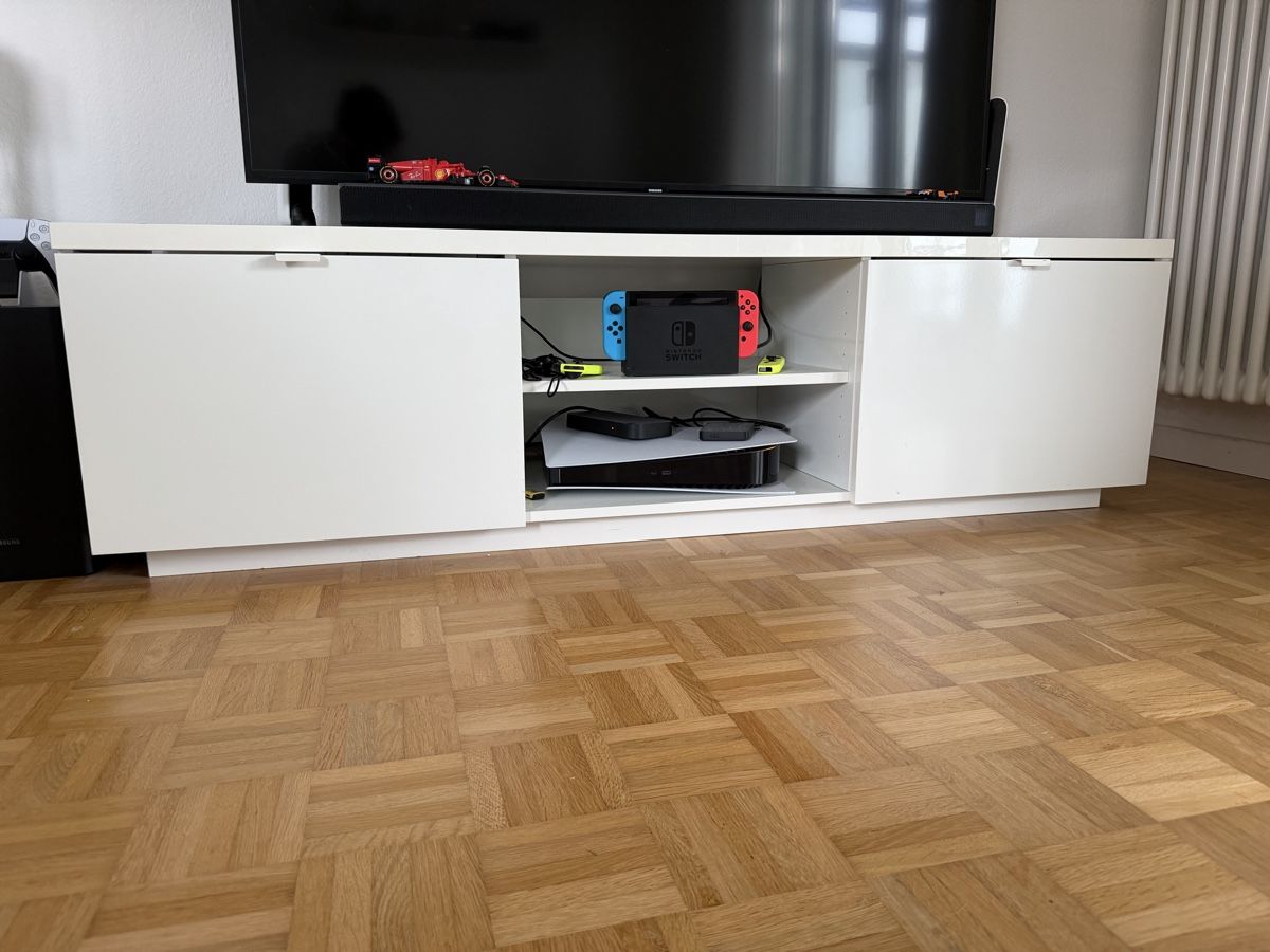 Ikea Mobili TV: Fernsehtisch – Usato da Suhr venduto da sergio.cantoni 1