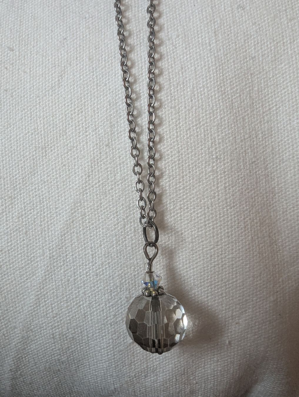 Catenine: Elegant Crystal Ball Necklace with Chain – Usato da Schlieren venduto da maseam 2
