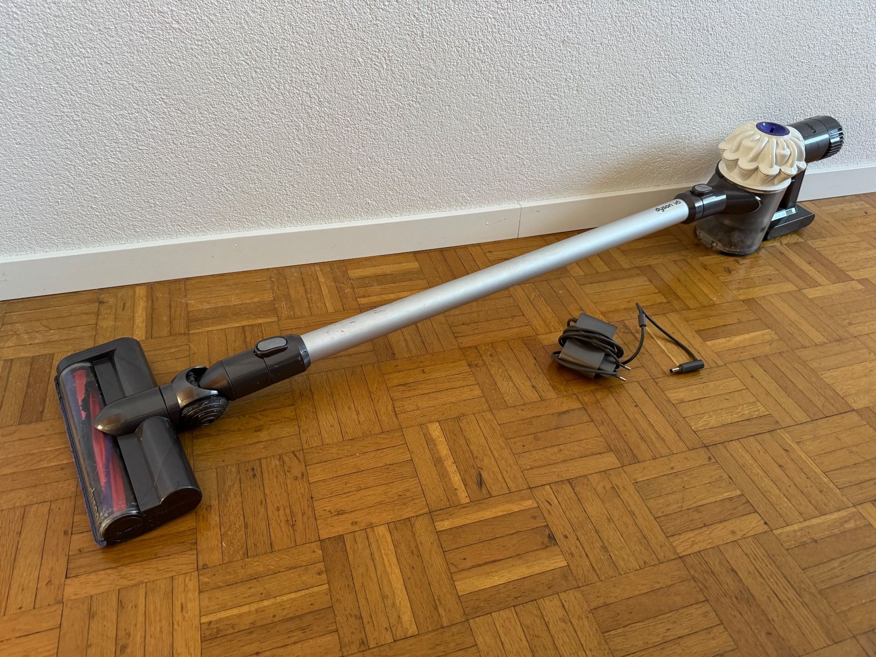 Dyson Aspirapolveri & Accessori: Dyson V6 Akkustaubsauger – Usato da Frauenfeld venduto da lona05 3