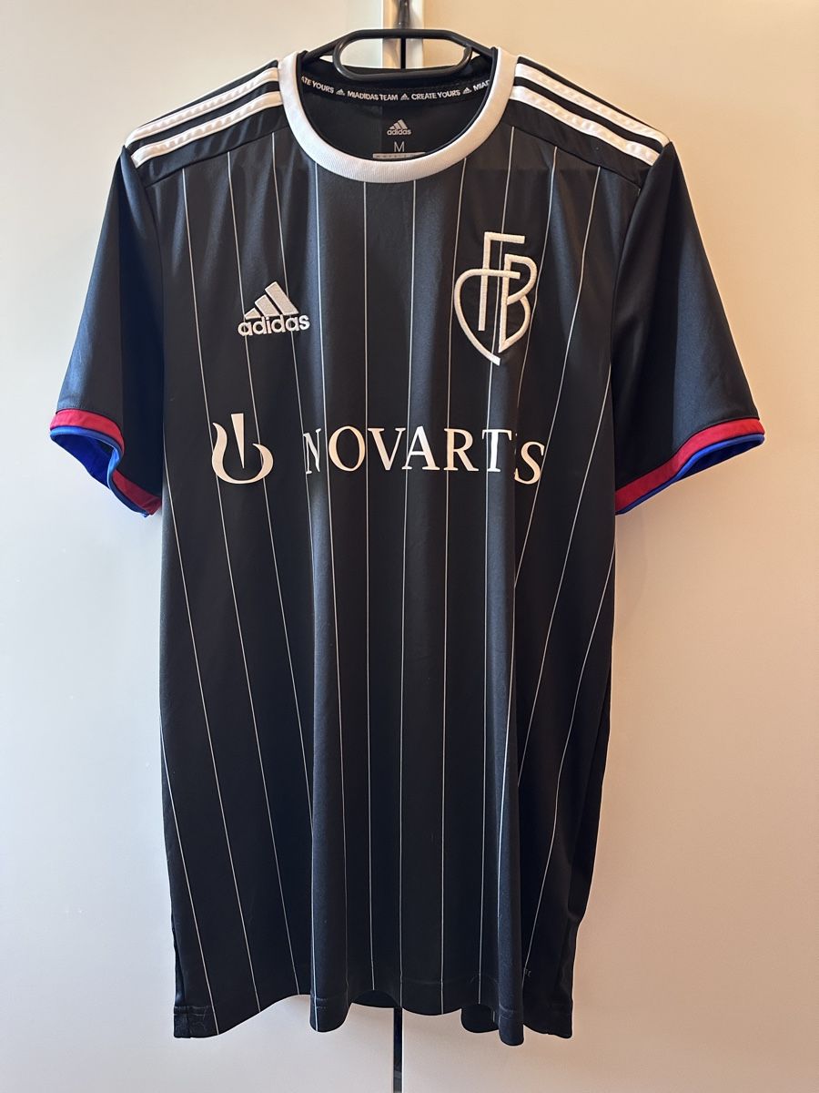 Adidas Canottiere & Pantaloni: FC Basel Trikot Grösse M – Usato da Grellingen venduto da Faebu7