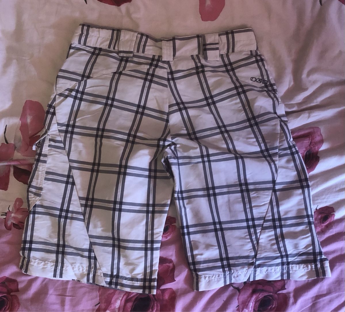 Pantaloni: Shorts – Usato da Wolhusen venduto da herbstfarben 1