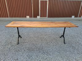 Massiver Holztisch mit Gusseisenfuss,Antiker Tisch!