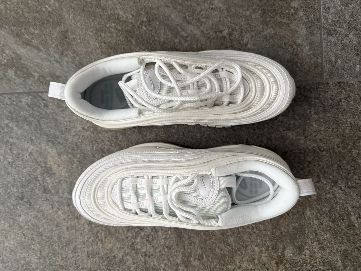 Nike Damenschuhe: Nike Air Max 97 'Triple White' – Neu (gemäss Beschreibung) aus Schübelbach von Coopers6 9