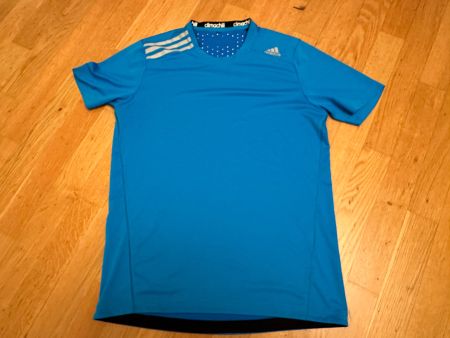 Schönes Adidas Climachill T-Shirt Grösse M