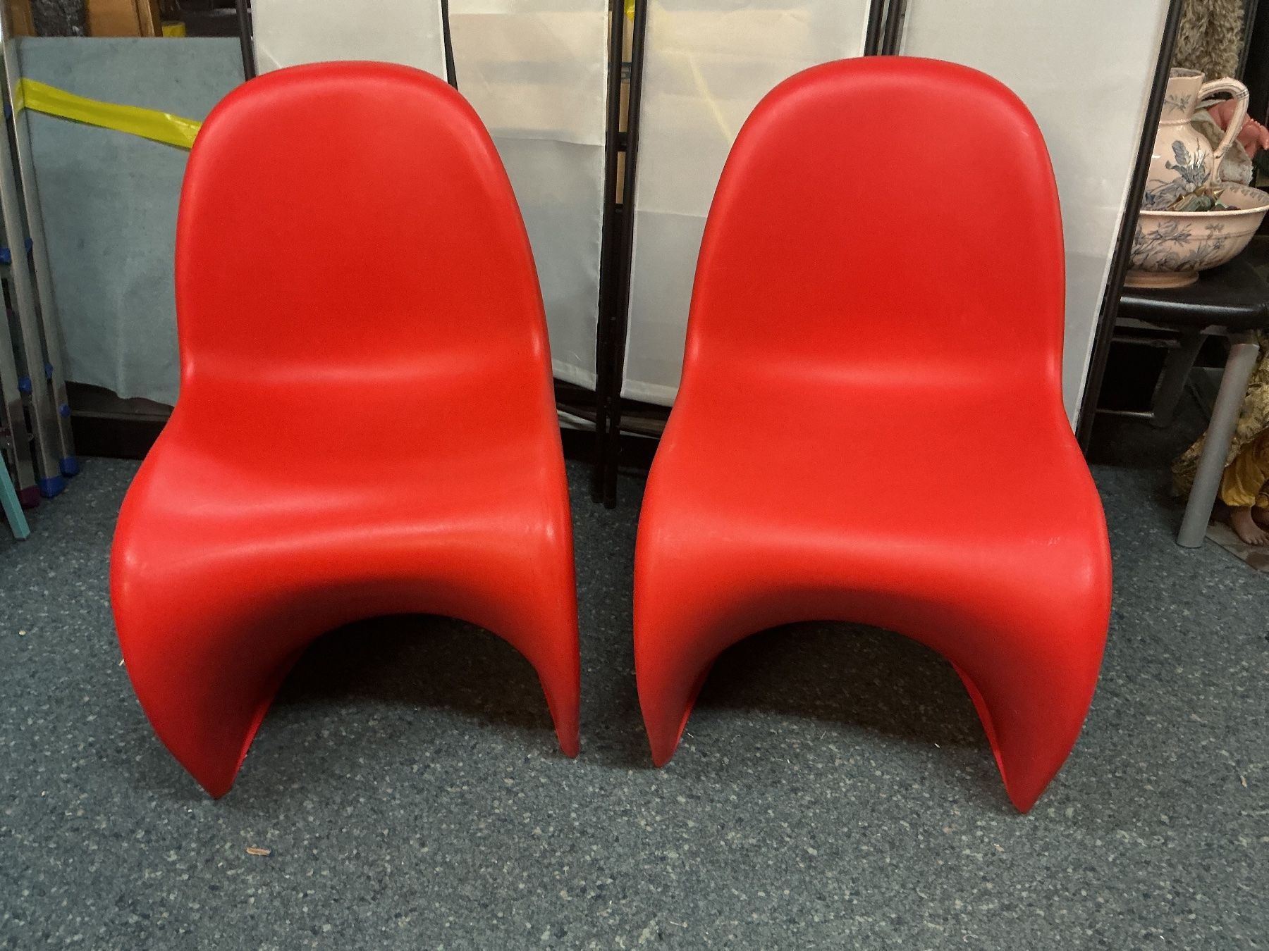 Sedie: 2 rote Schalenstühle von vitra – Usato da Bern venduto da vielerart