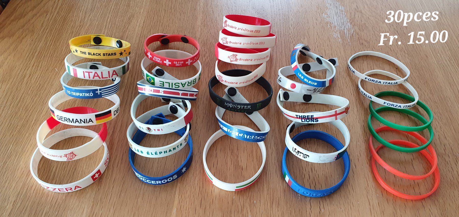 Bracciali & Braccialetti: 30 divers bracelets en silicone – Usato da Moutier venduto da Matteoleroux