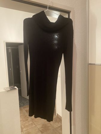 Madonna Strickkleid XS, Rollkragen, figurbetont, schwarz