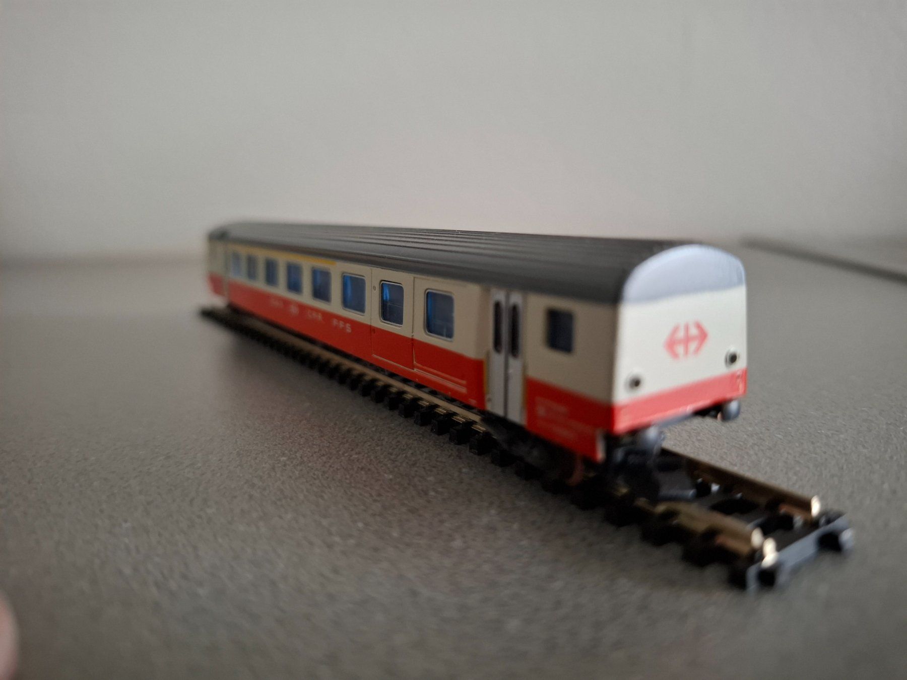 Trix Modellini di ferrovie: MiniTrix 3 Swiss-Express Wagen N – Usato da Henau venduto da fag_lzx9
