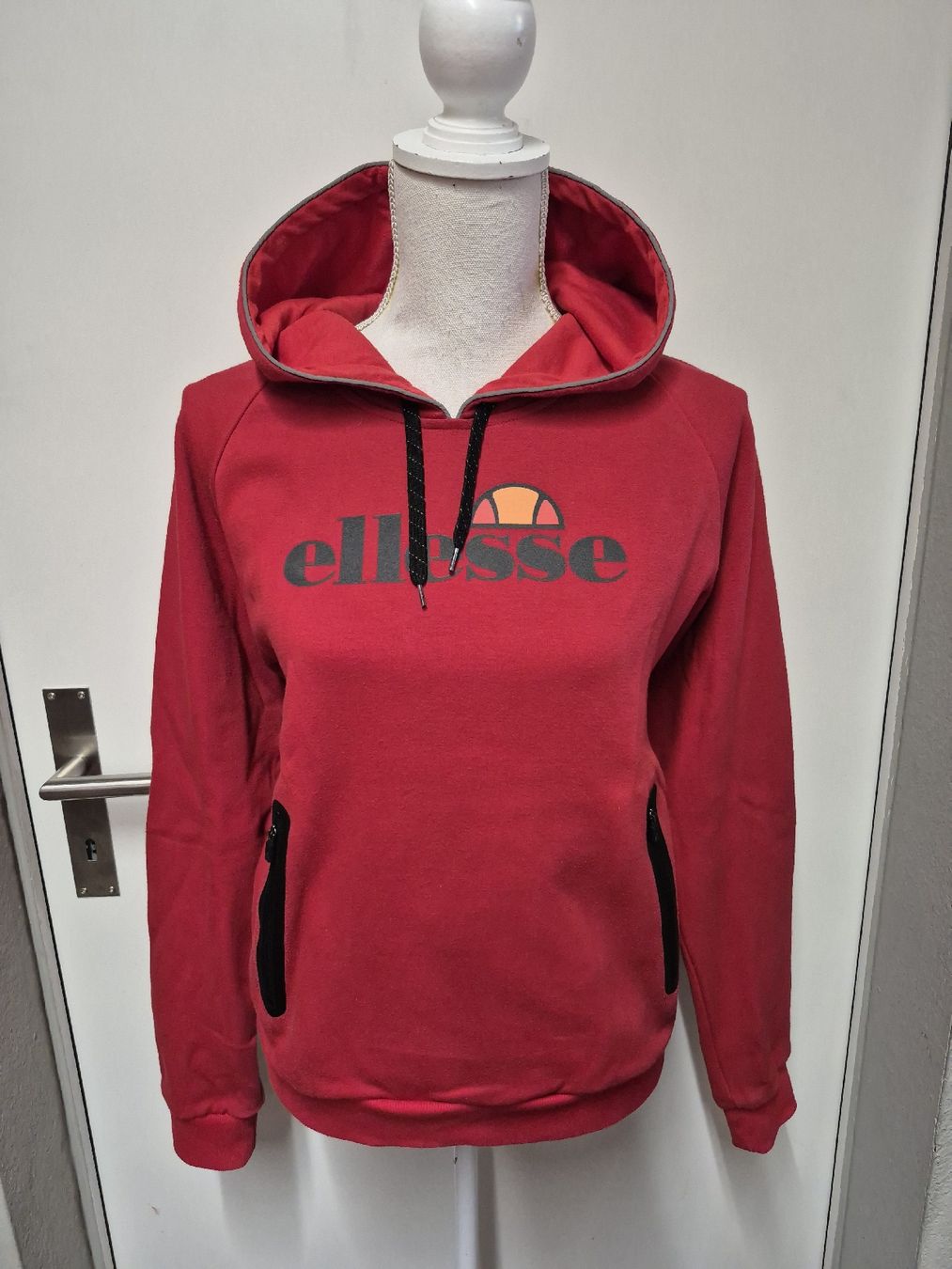 Ellesse Maglioni & Felpe: Ellesse Pullover Gr.40, rot, Hoodie, Kapuzenpulli  – Usato da Merligen venduto da muss_haben