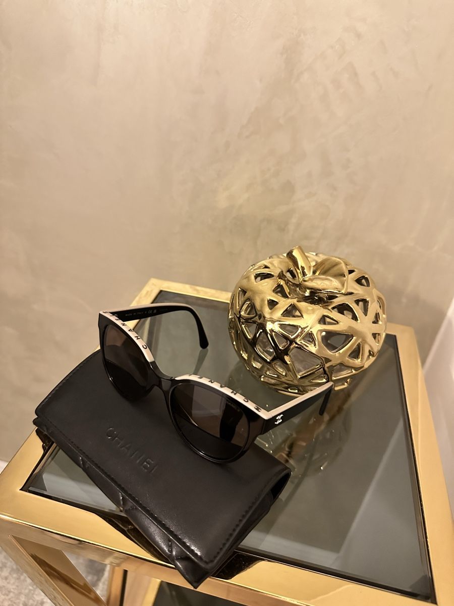Chanel Brillen & Gläser: Chanel Sonnenbrille – Gebraucht aus Frümsen von Swissline90