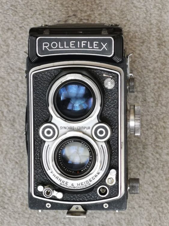 A Rolleiflex DRP DRGM Medium Format TWIN LENS CAMERA w/ Carl Zeiss Lens