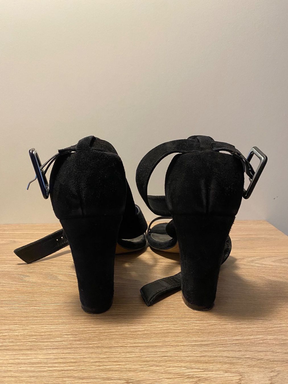 Scarpe da donna: Schwarze Tanzschuhe mit Absatz – Usato da Luzern venduto da msl_7rrc 2