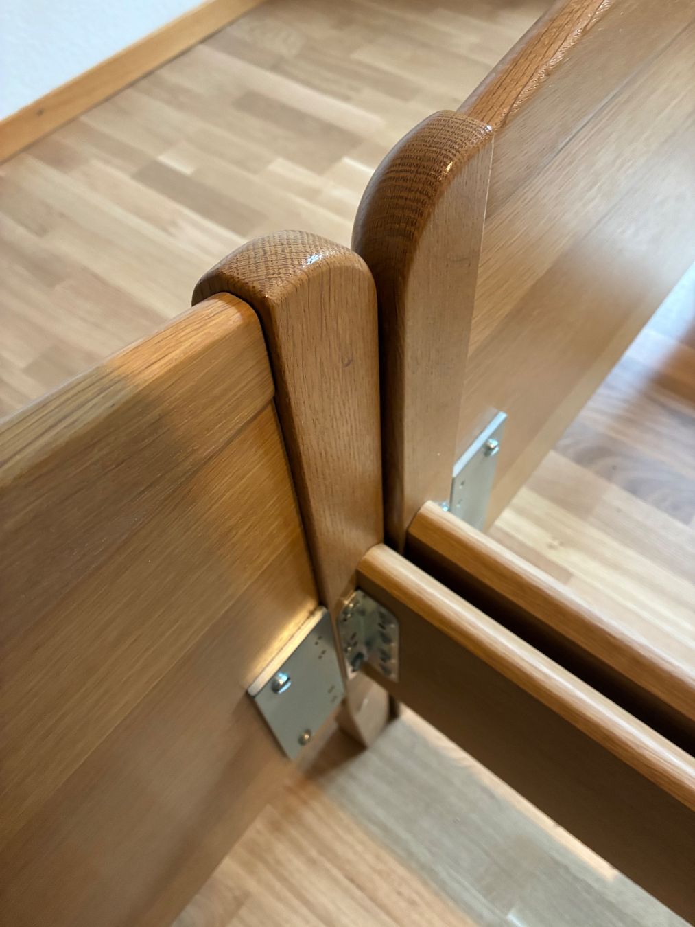 Betten: 2 Bettrahmen 200 x 95 – Gebraucht aus Lommiswil von Schadis 3